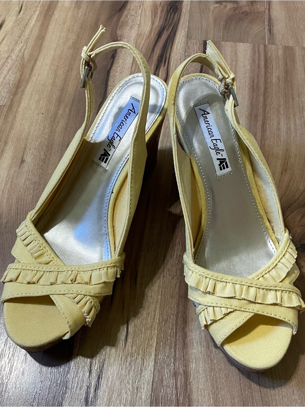 American Eagle Y2K Payless Yellow Canvas Ruffled Slingback Cork Wedges Sz 8